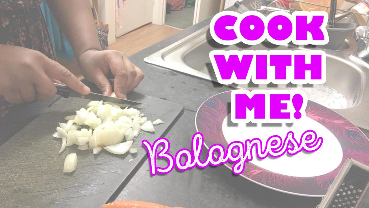 Cook With Me: How to make Bolognese!